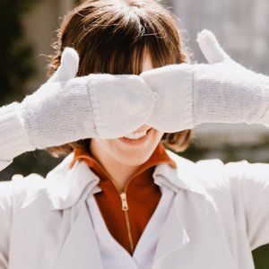 NWT SiiZU Convertible Mittens in Ivory/Grey